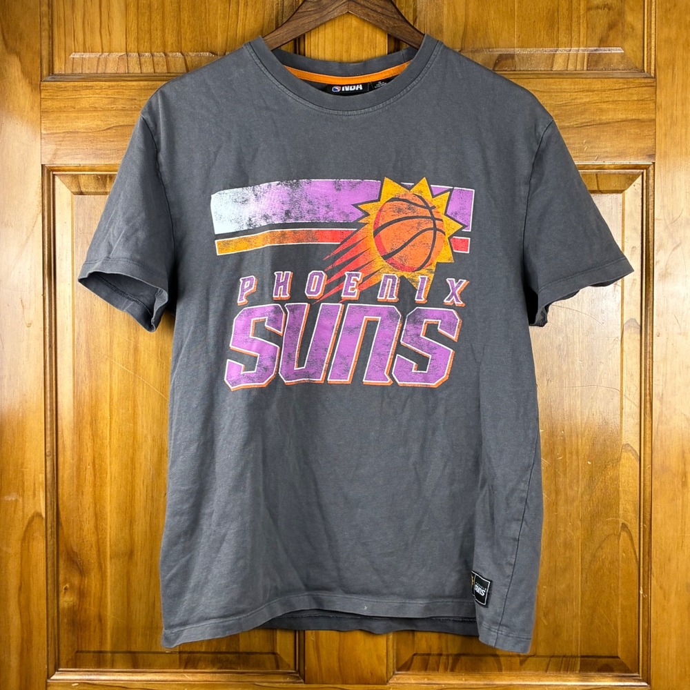 NBA Phoenix Suns Graphic T-Shirt Mens Small Charcoal Gray Distressed Logo Tee